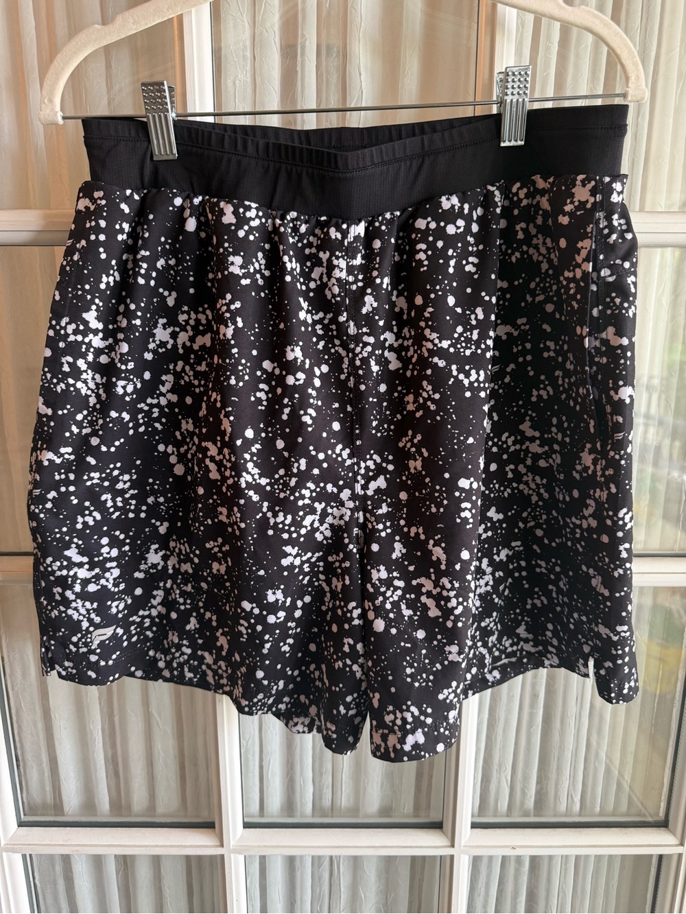 Fabletics Men's Large Black Athletic Shorts White Splatter Print Training Gym